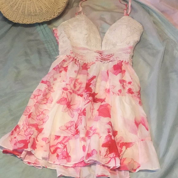 White Floral Crochet V-neck Lined Ruffle Hem Dress - Picture 4 of 10